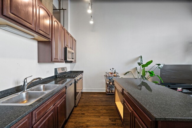 Building Photo - 1645 W Ogden Ave