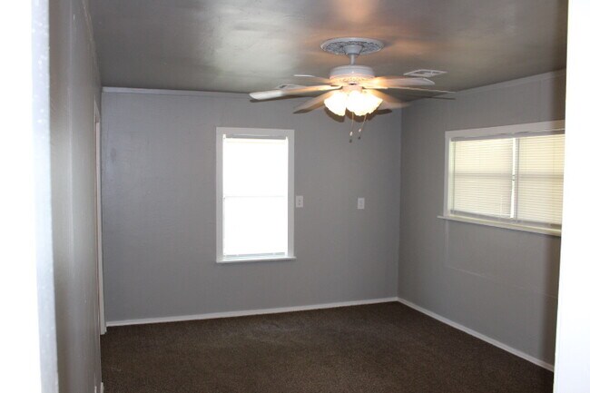 Foto del edificio - 902 NW 99th St