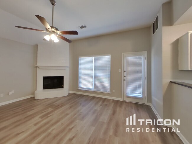 Building Photo - 1106 Castleman Dr