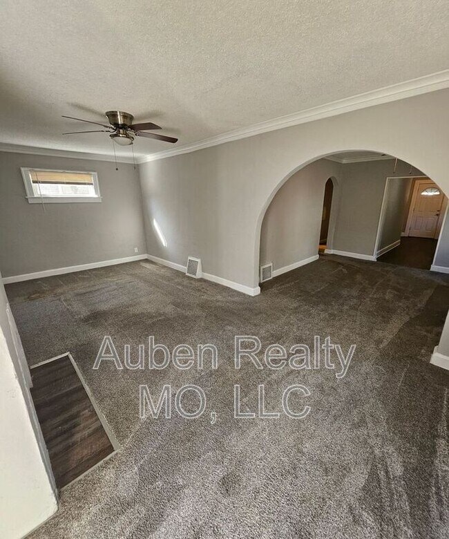 Building Photo - 1158 E 75th Terrace