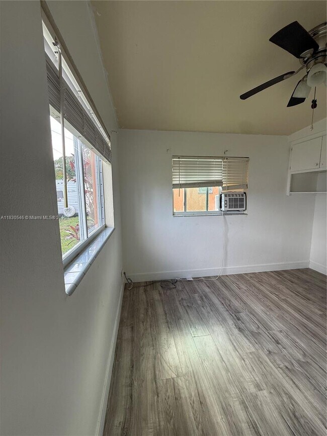 Building Photo - 1107 Seventh Way