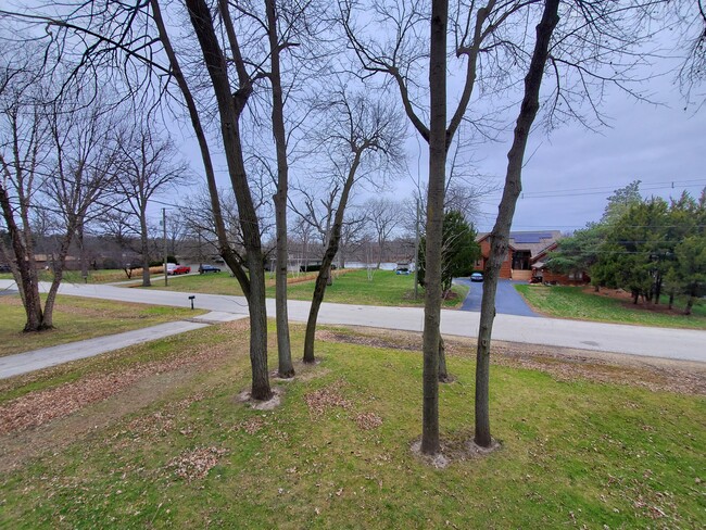 Building Photo - 8775 Shore Dr