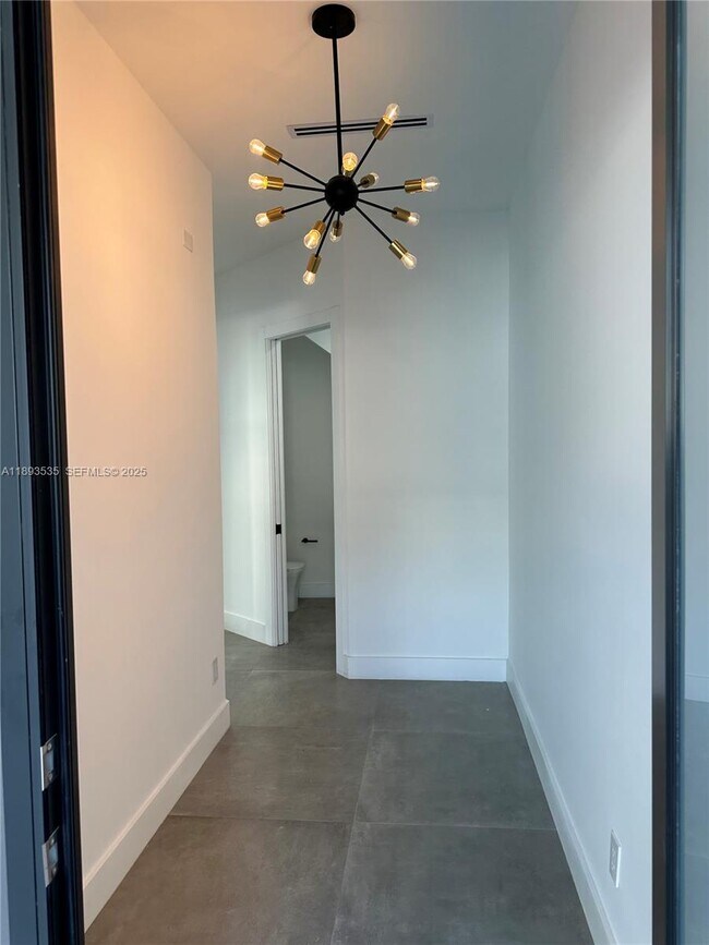 Foto del edificio - 4625 SW 32nd Ave