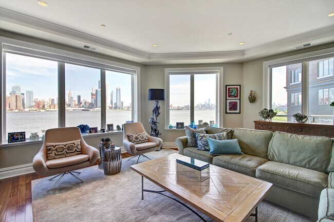 Building Photo - 250 Henley Pl