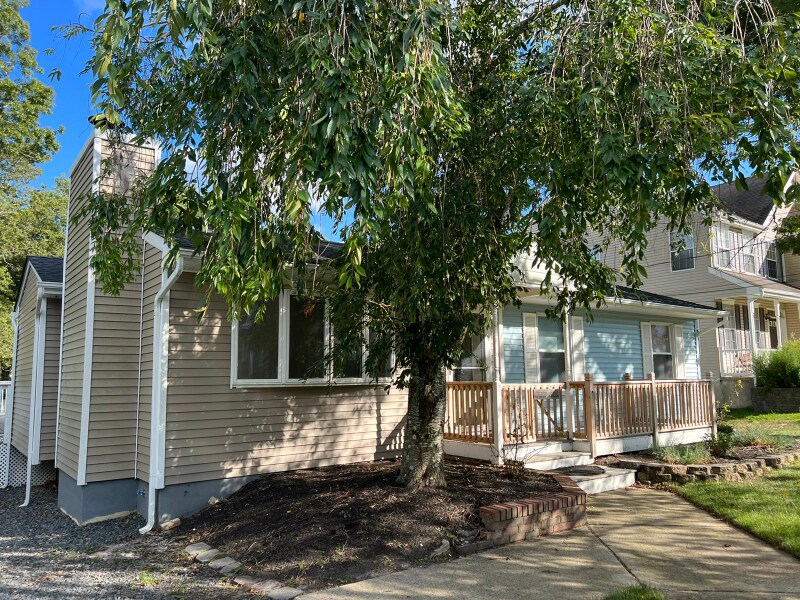 Primary Photo - 33 Nautilus Dr
