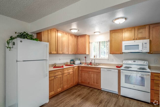 3BR, 1.5BA - 1,060SF - Kitchen - Scarborough Townhomes