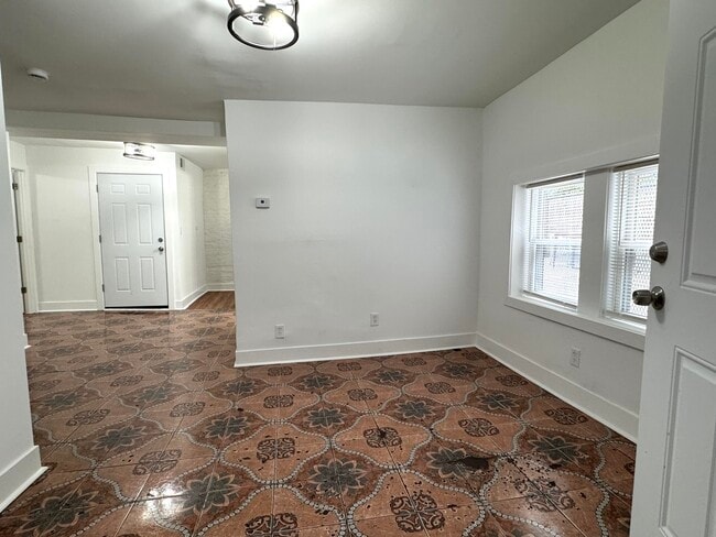 Foto del edificio - 3919 W Potomac Ave