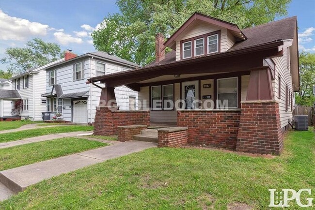 Building Photo - 2247 Georgetown Ave
