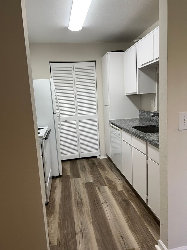 Photo - Pretty updated unit with New Flooring Apartment