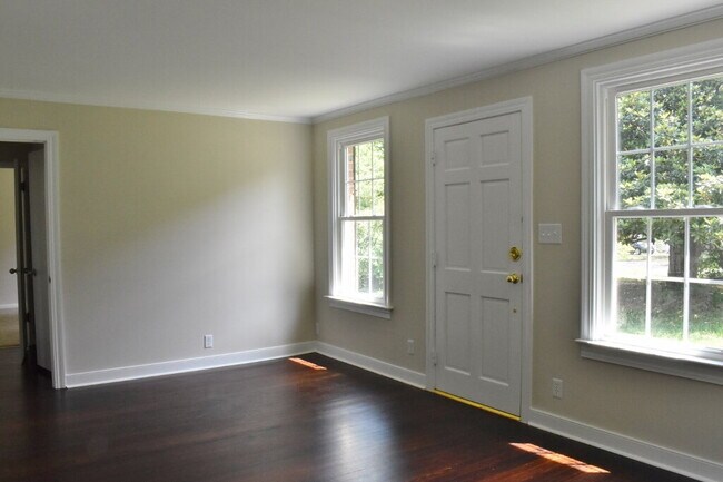 Building Photo - 3 BR, 2 BA West End Rancher