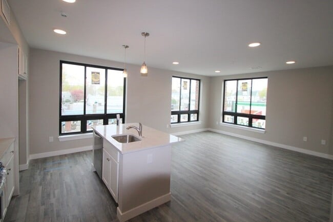 Building Photo - 629 Washington St