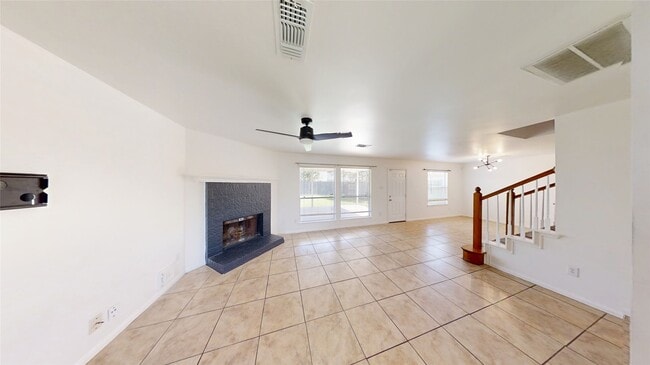 Foto del edificio - 19946 Sycamore Valley Dr
