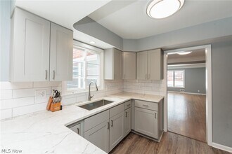 Building Photo - 2539 Warrensville Center Rd