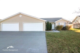 Building Photo - 524 Stone Pointe Dr