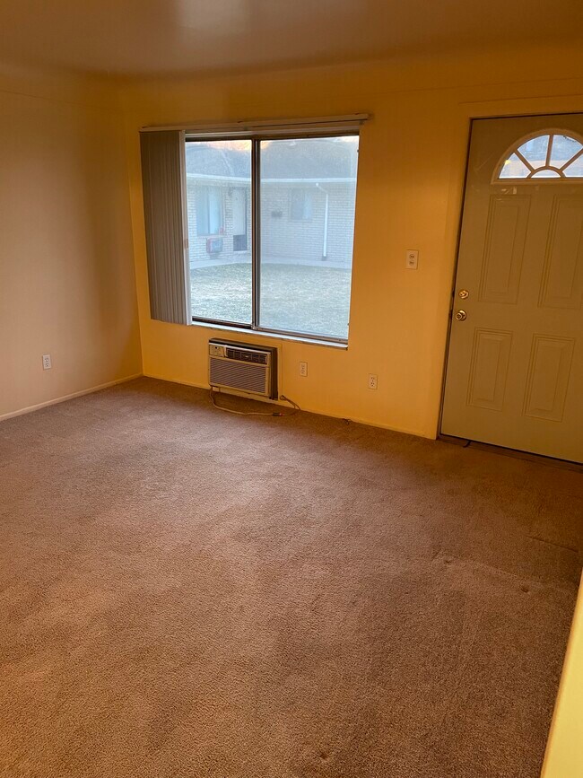 17650 Palmer St Unit One story building, Melvindale, MI 48122 Apartments in Melvindale, MI