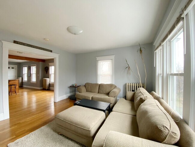 Building Photo - 88 Chapin St