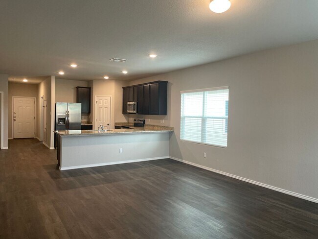 Foto del edificio - *Pre-Leasing* Four Bedroom | Two Bathroom ...