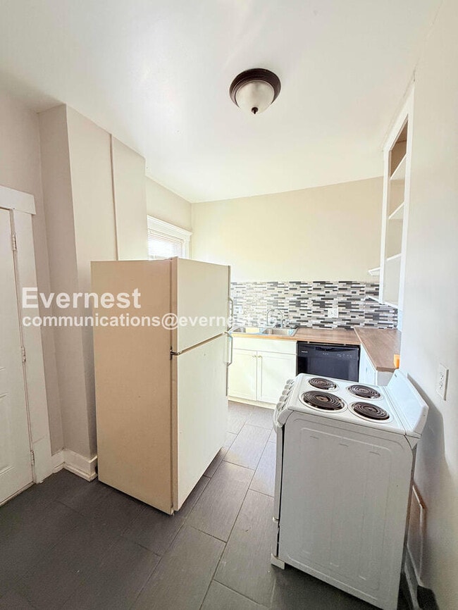 Building Photo - 506 Westminster St