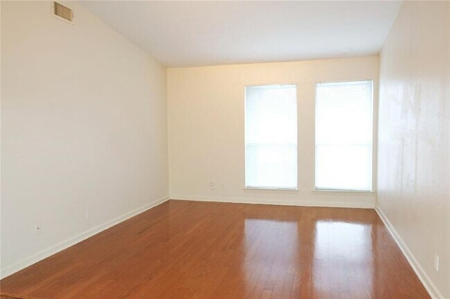 Foto del edificio - 2710 S 1st St