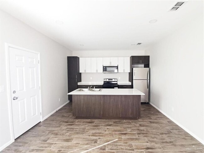 Building Photo - 811 E Starr Rd