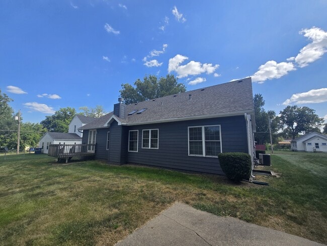 Building Photo - 6705 Madison Ave