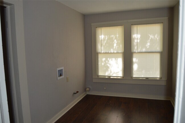 Building Photo - 110 Cedar St