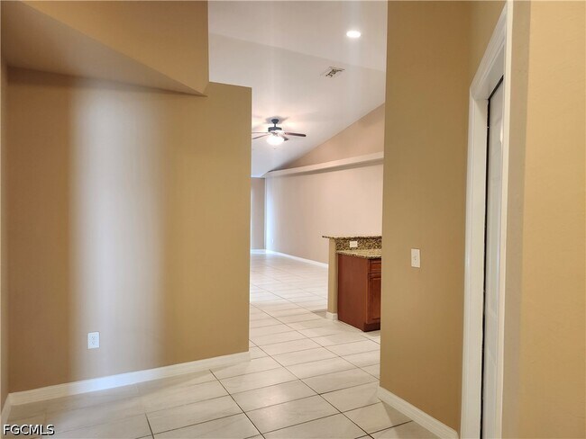 Building Photo - 608 Nicholas Pkwy W