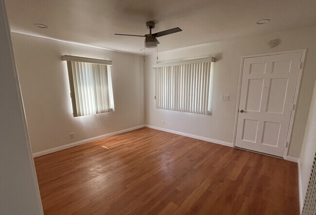 Foto del edificio - 1317 Dorner Dr