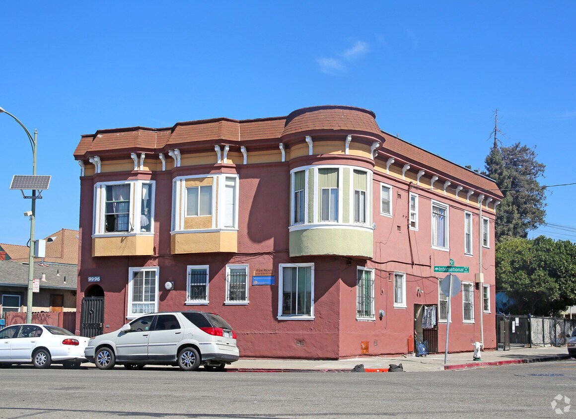 Primary Photo - 9996 International Blvd