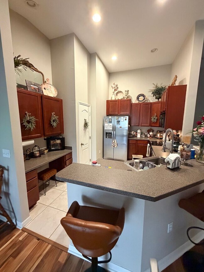 Foto del edificio - 2319 Tanbark Ridge Pl