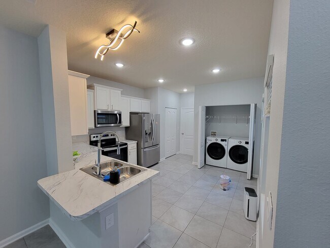 Building Photo - 7635 Legacy Trl