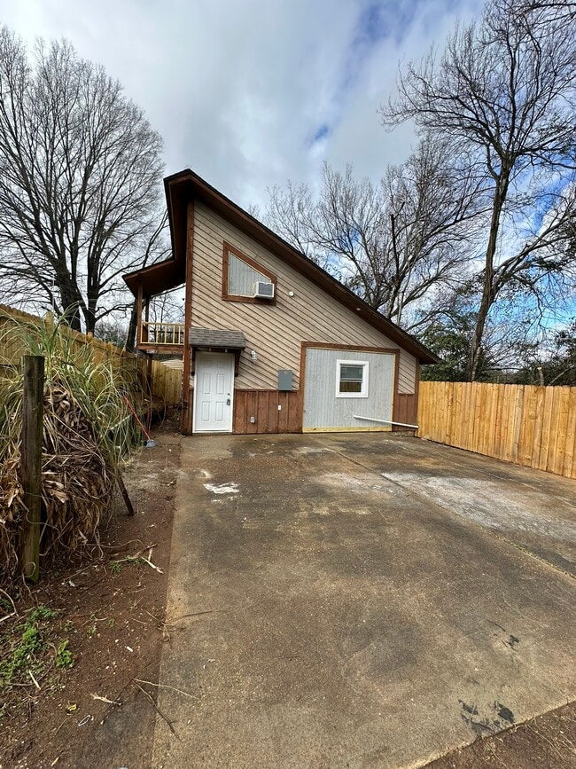 Building Photo - 643 Plantation Way