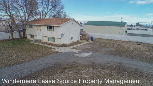 Building Photo - 2033 S Garfield Rd