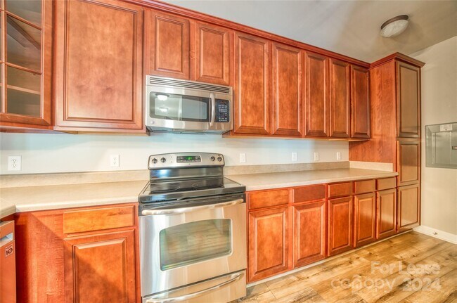 Building Photo - 327 Westbend Dr