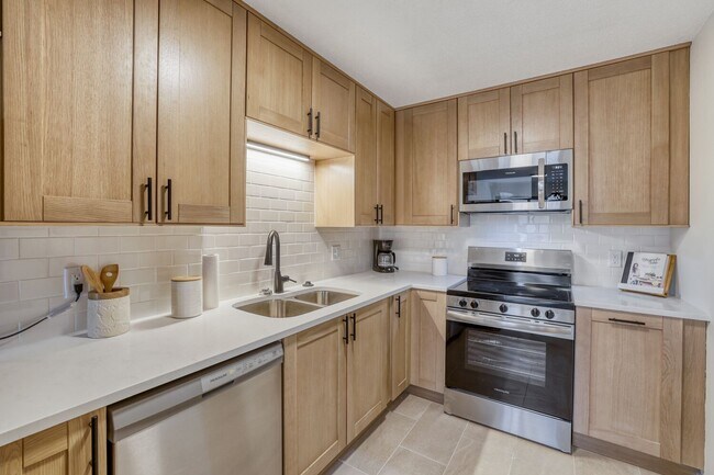 Foto del edificio - 7601 W 101st St