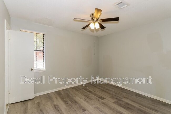 Building Photo - 2614 Andorra Dr