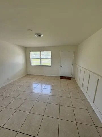 Foto del edificio - 6750 Snow White Dr