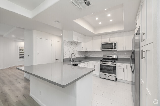 2BR, 2BA - 1,650SF - Kitchen - Carlyle Condominiums
