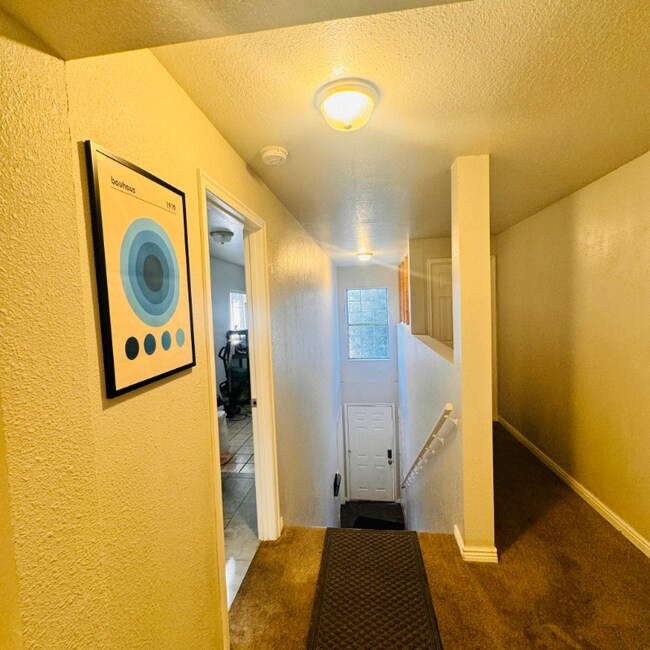 Photo - 546 E Delno Dr House