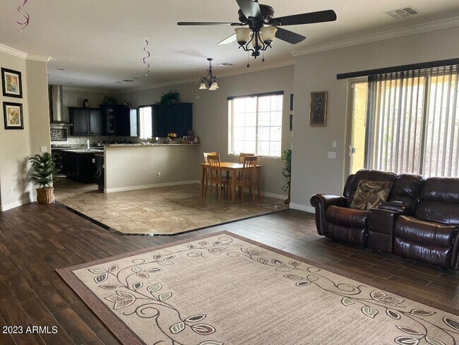 Building Photo - 2757 E Powell Way