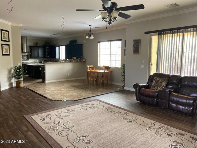 Foto del edificio - 2757 E Powell Way