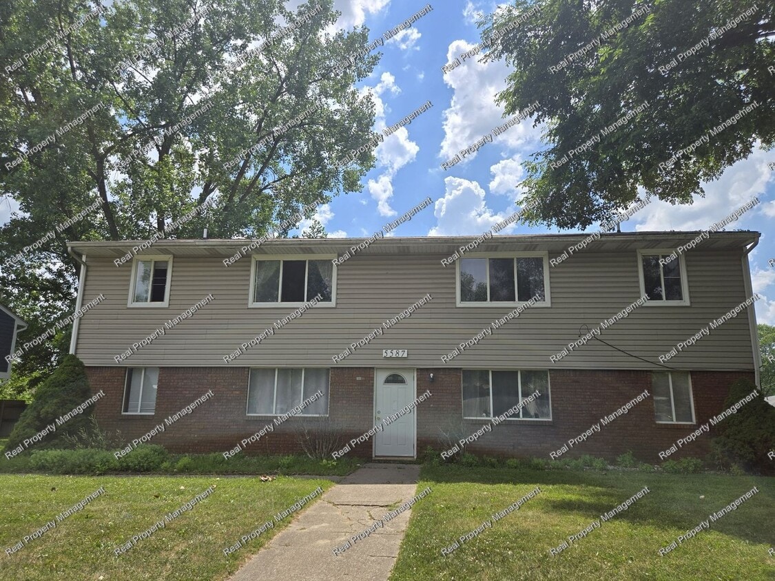 Primary Photo - Clean 2 Bedroom 2nd Floor Apartment