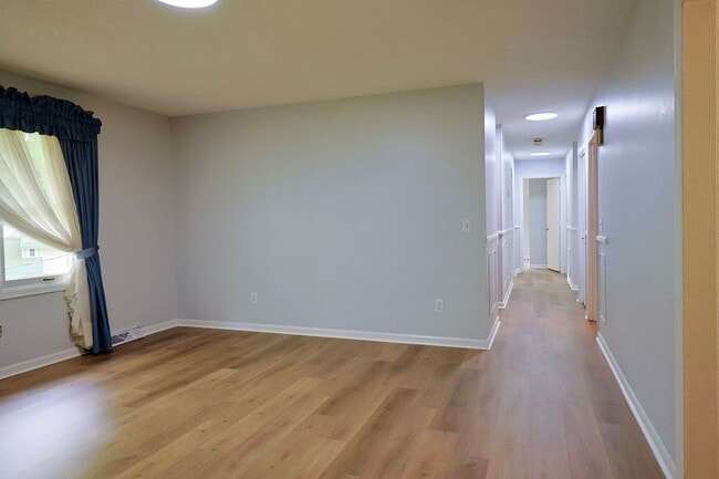 Building Photo - 205 Tamassee Dr