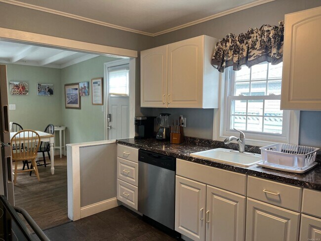 Building Photo - 804 Evergreen Walk
