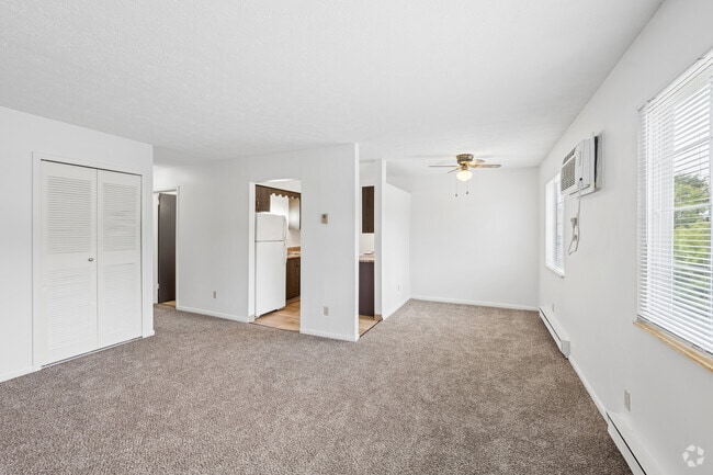 1BR, 1BA - 448SF - Living Room - Oak Glen Apartments