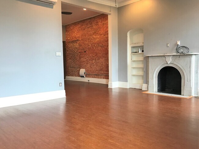 Foto del edificio - Charming 2 Bedroom/2 Bathroom Apartment in...