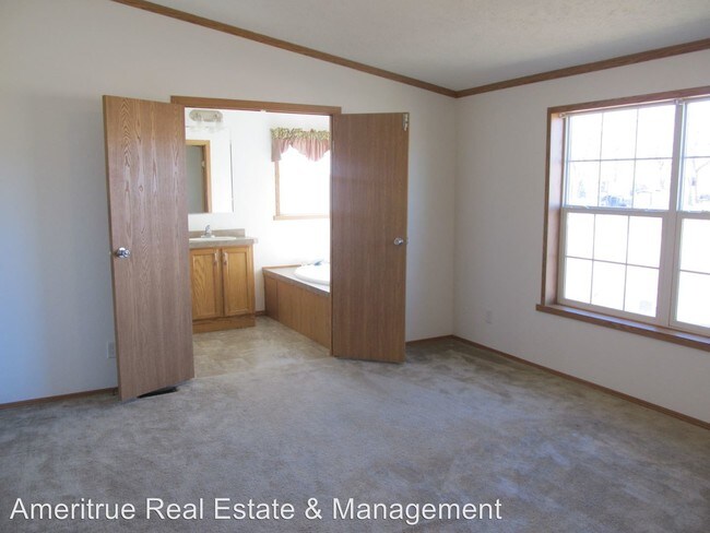 Foto del edificio - 420 E Main St