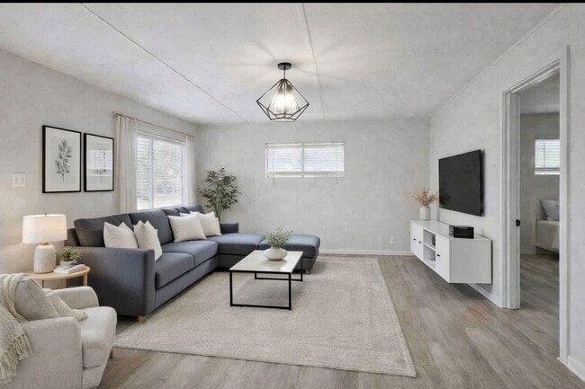 Foto del edificio - 347 Ware Blvd
