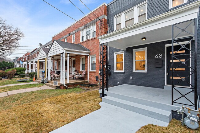 Foto del edificio - 68 Farragut Pl NW
