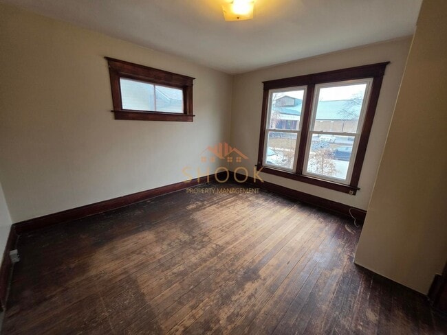 Building Photo - 104 S 7th St